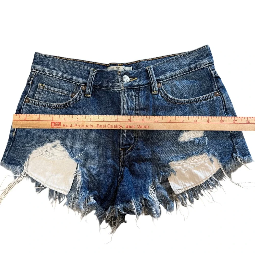 We The Free Shorts Womens 25 Byron Bay Cut‎ Off Heavy Distressed Destroyed Denim